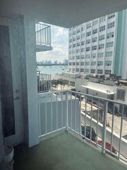 Building Photo - 1228 West Ave