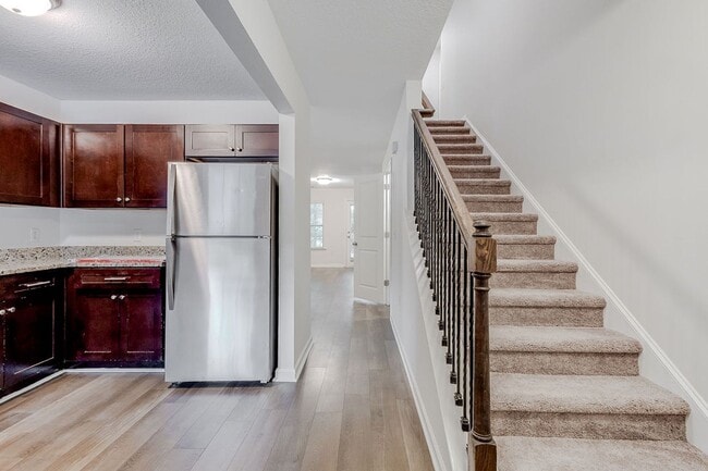 Building Photo - Spacious 3BR Townhome with Main-Level Primary Suite