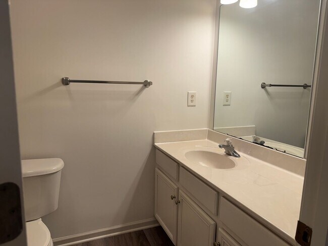 Building Photo - Three Bedroom Townhouse in Sherrills Ford with Bonus Room