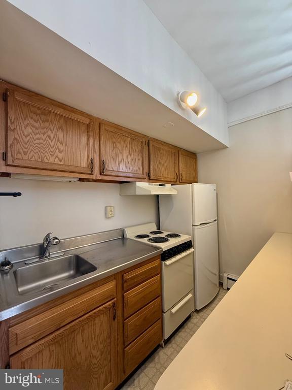 Building Photo - 1503 N Broom St