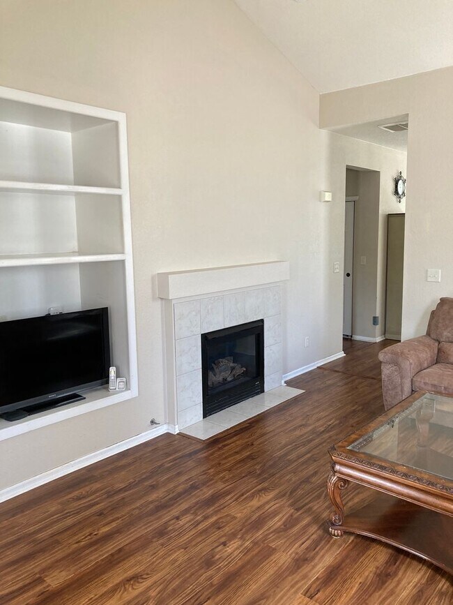Building Photo - Updated 3 Bed Ranch + 2 Car garage