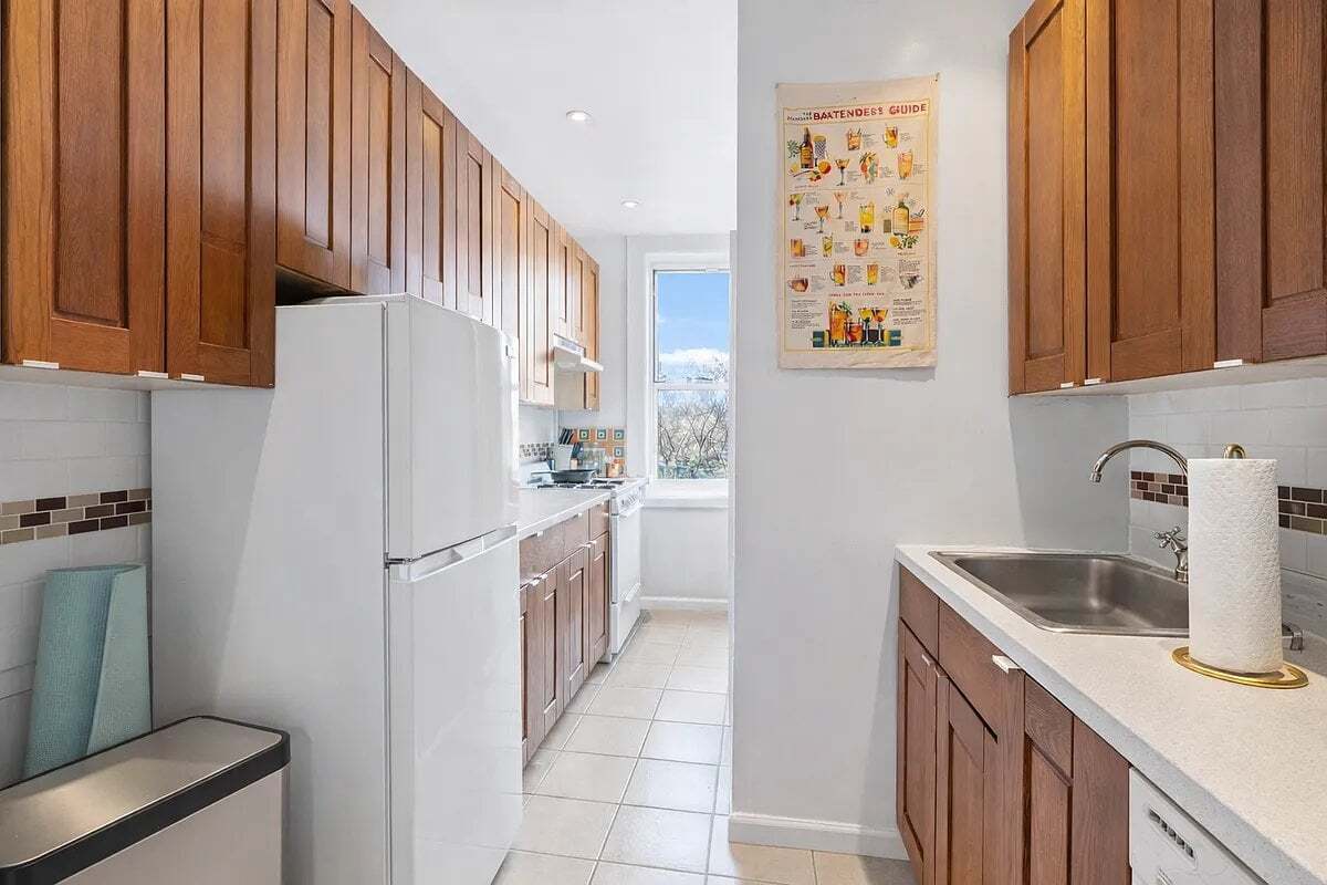 Building Photo - 50 Horatio St