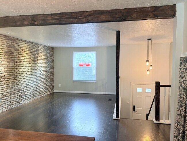 Building Photo - Charming 3 beds 2 baths in Columbus!