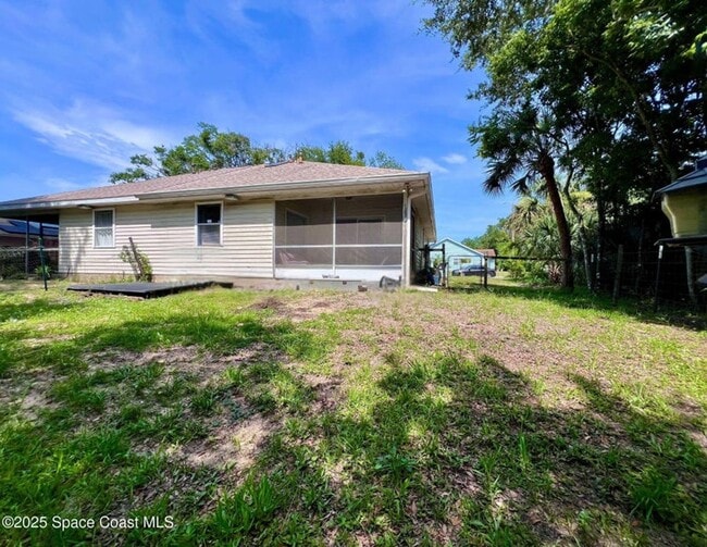 Building Photo - 2326 Talmadge Dr