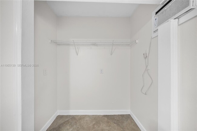 Building Photo - 1041 NE 9th Ave