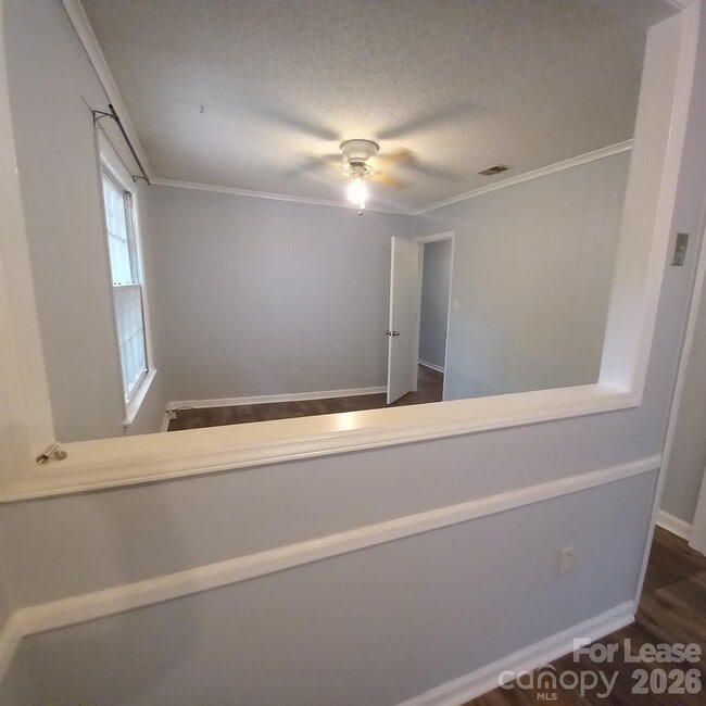 Building Photo - 10417 White Pine Rd