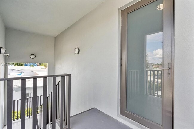 Building Photo - 444 E 16th St