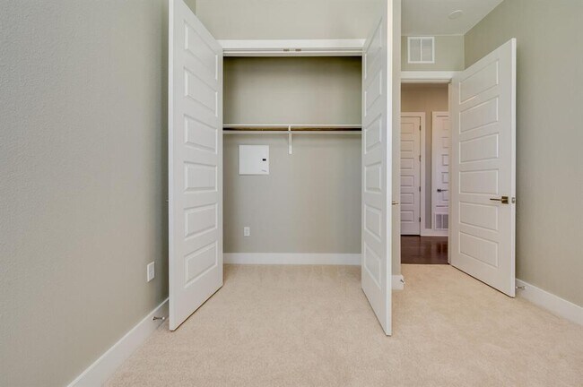 Building Photo - 4325 Jackson Ave