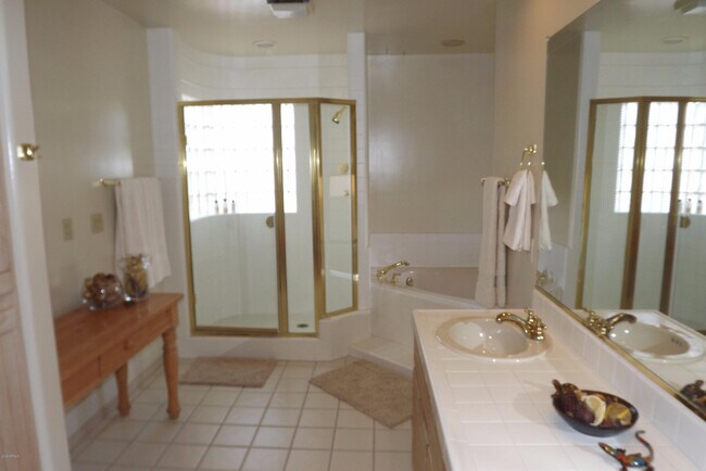 Building Photo - 13227 N Mimosa Dr