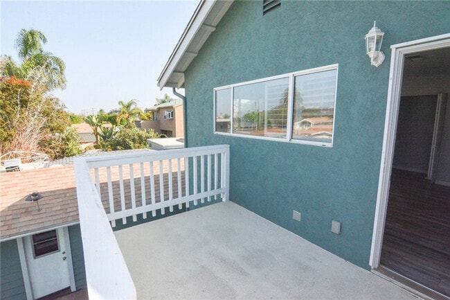 Building Photo - Updated Coastal Home with Studio Unit & Solar in Ocean Beach