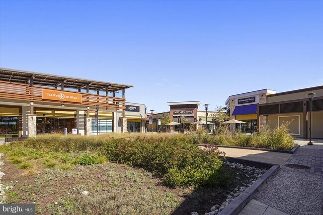 Building Photo - 13950 Estuary Dr