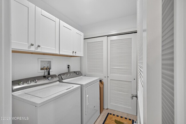Building Photo - 7 Grove Ct