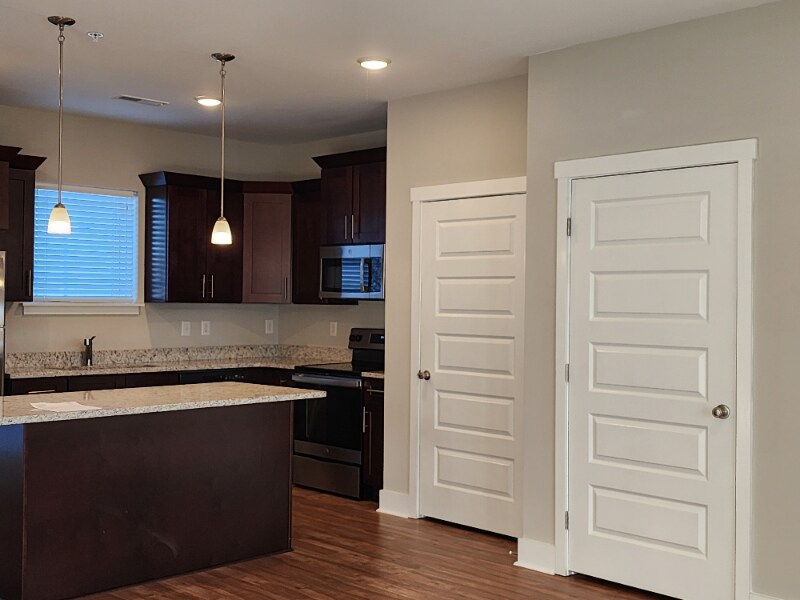 Building Photo - 1021 Wells Way