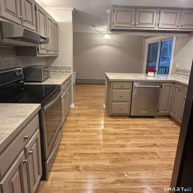 Building Photo - 6 Cove Rd