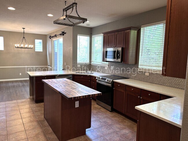 Building Photo - 10644 Wildhurst Cir