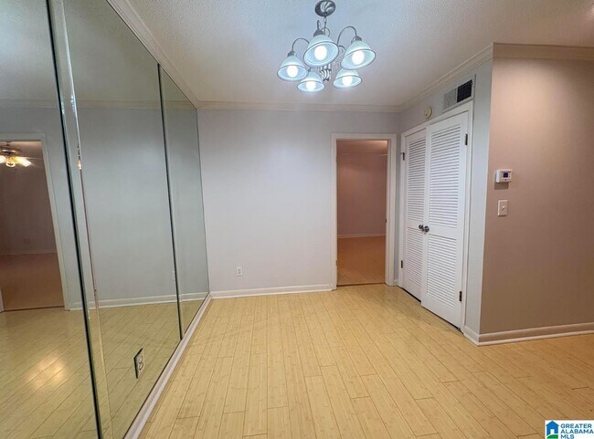 Building Photo - 3101 Lorna Rd