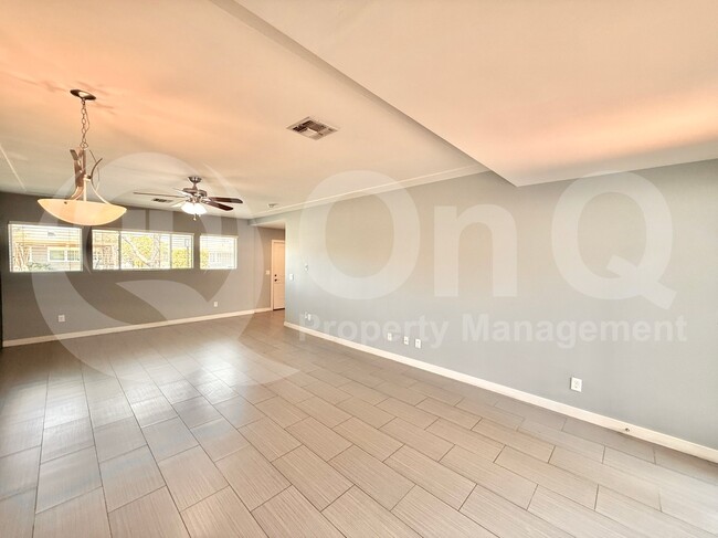 Building Photo - 925 W McDowell Rd