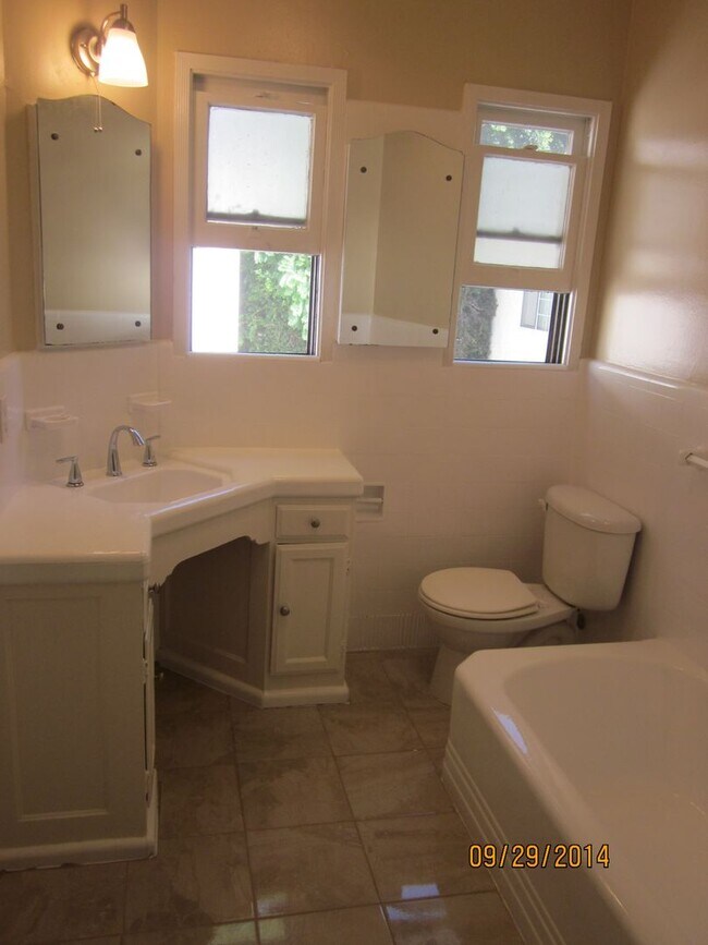 Building Photo - 624