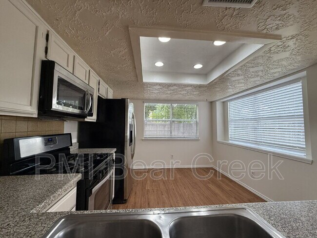 Building Photo - 9618 Yearling Cir