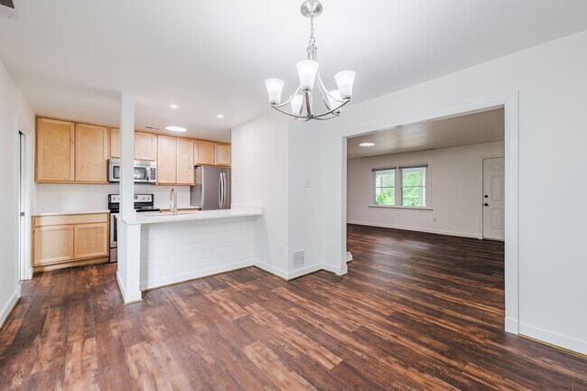 Building Photo - Great Renovated Duplex Flat for rent in We...
