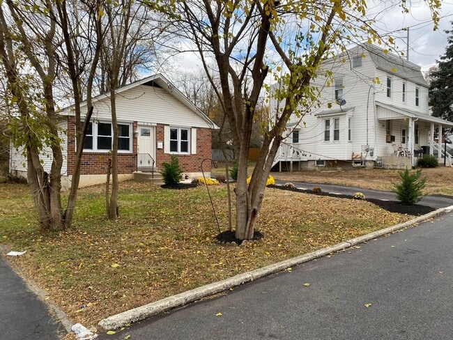 Building Photo - Renovated 3 Bed Single Family Ranch Home o...