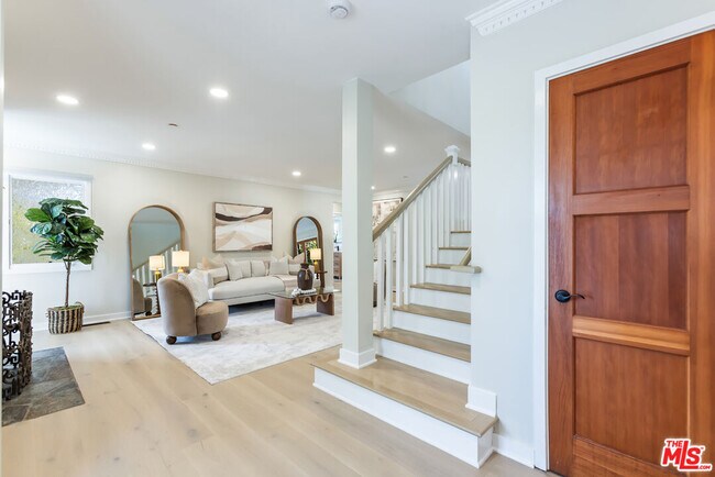 Building Photo - 509 Wynola St