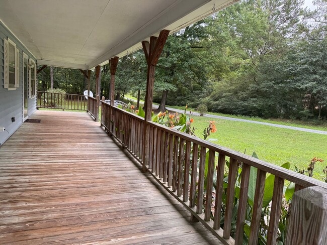 Building Photo - 3 Bed, 1 Bath Home located out in the country!