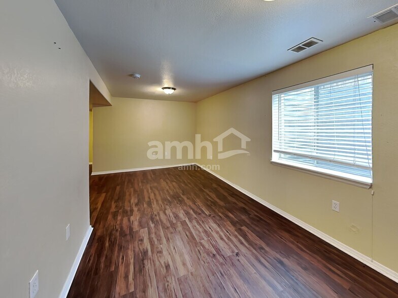 Building Photo - 1393 E 96th Pl