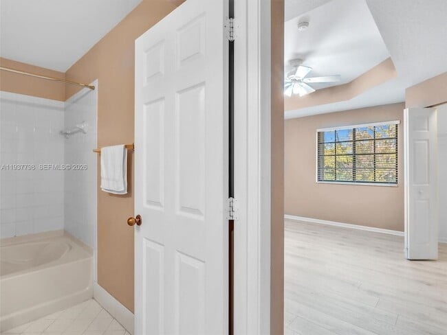 Building Photo - 3873 Tree Top Dr