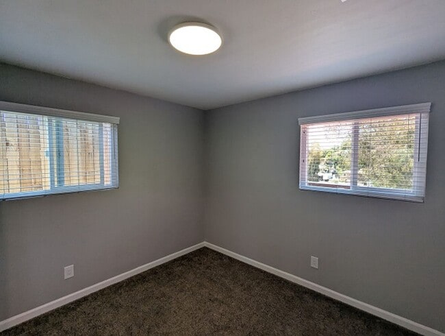 Building Photo - 3 Bedroom - 1 Bath House in San Diego