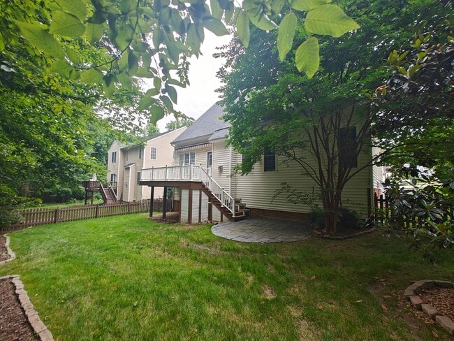 Building Photo - 4 bedroom home with a garage on cull de sa...