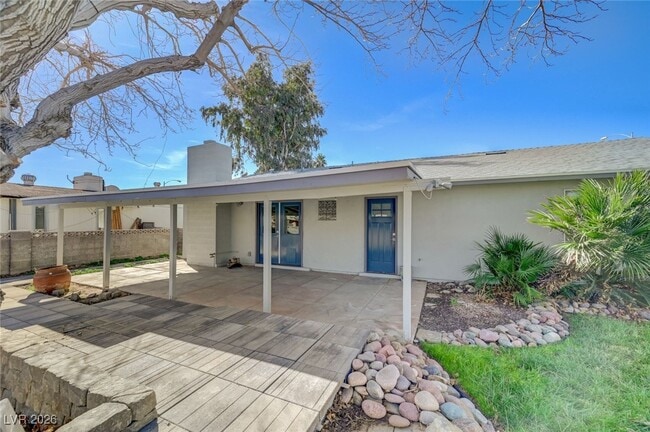 Building Photo - 4830 El Escorial Dr