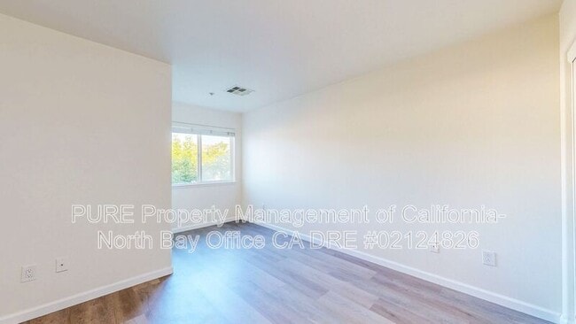 Building Photo - 120 Treadway Ct