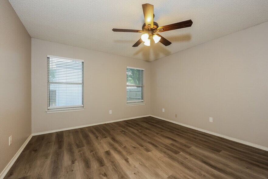 Building Photo - 5909 Northfield Dr