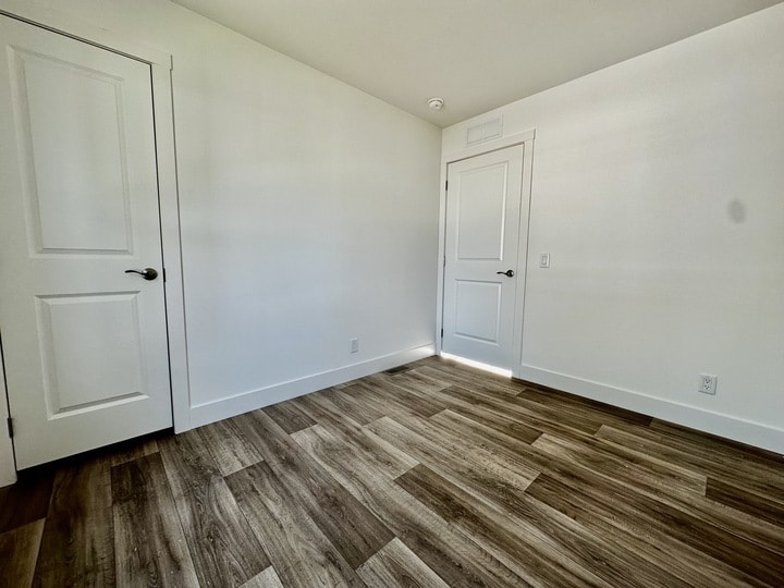 Building Photo - 29 Hartland St N