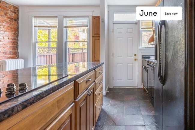 Building Photo - 616 Orleans Pl NE