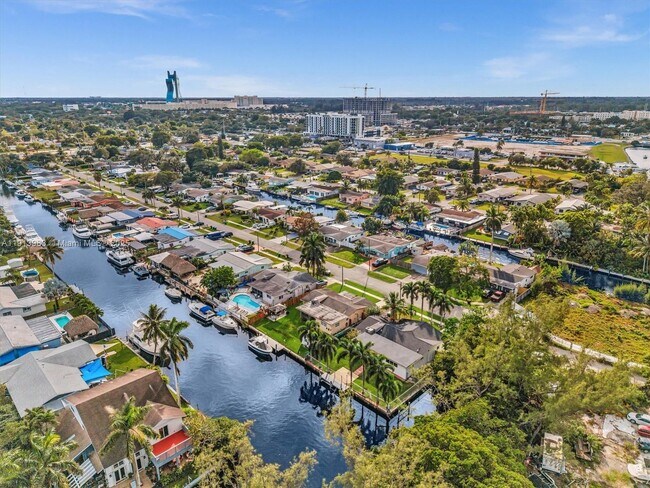 Building Photo - 4500 SW 42nd Terrace