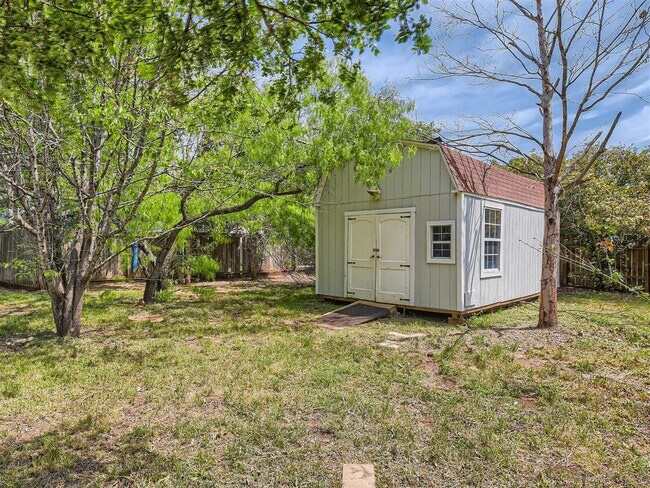 Building Photo - 1520 Curameng Cove