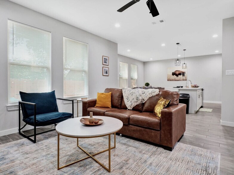 Primary Photo - 721 Perry Ave