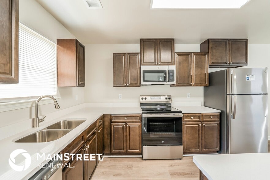 Building Photo - 975 Moonlite Dr