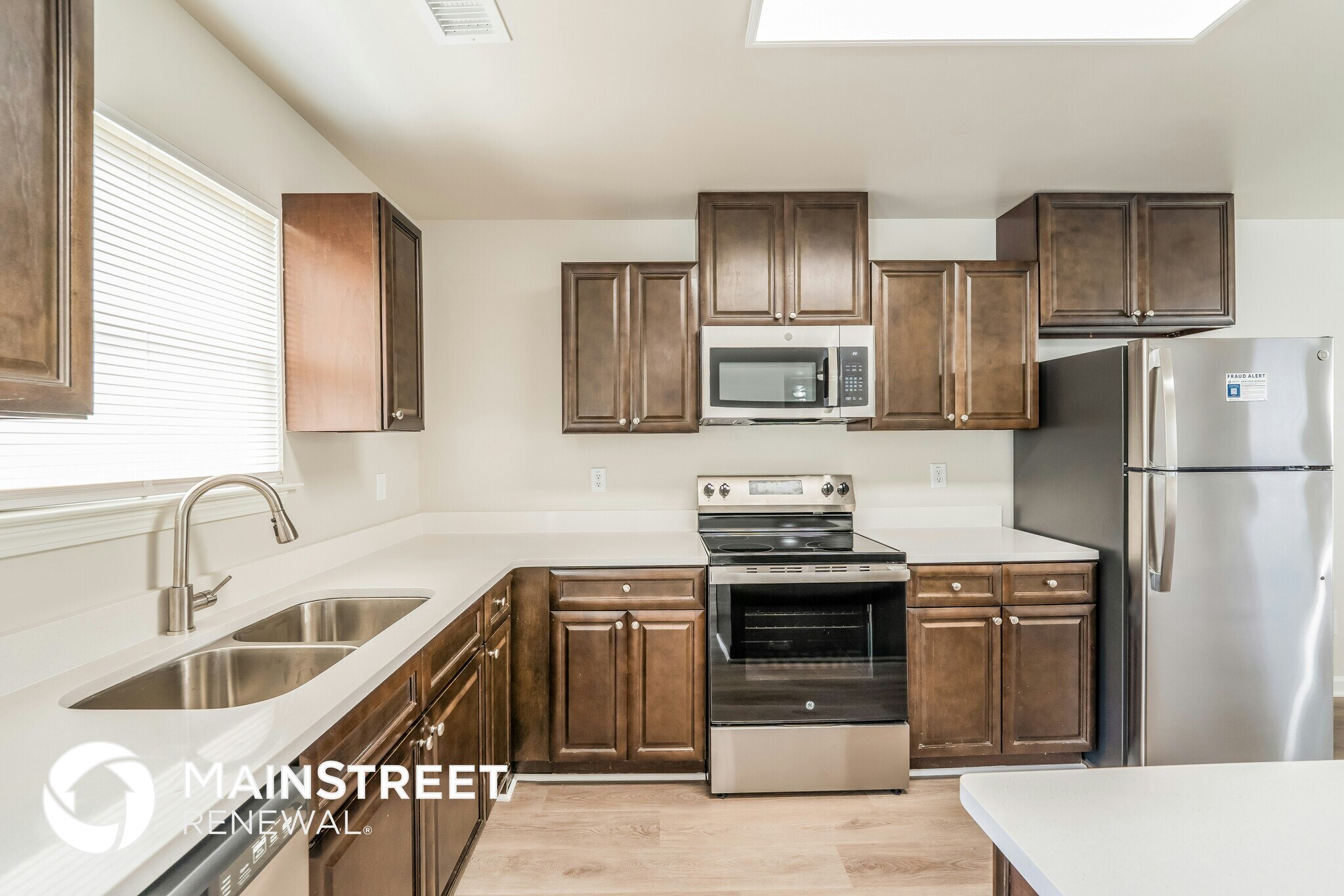 Building Photo - 975 Moonlite Dr