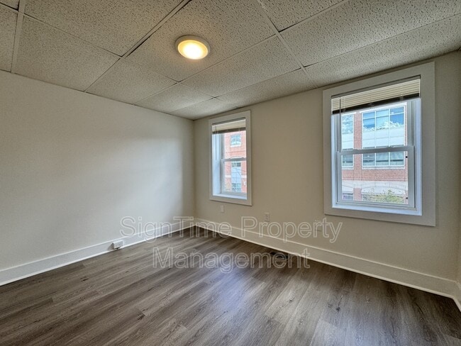 Building Photo - 152 E South St