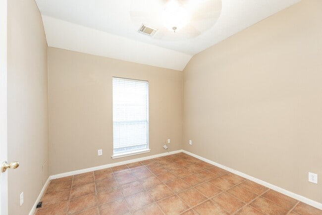 Building Photo - 7111 Glenwood Dr