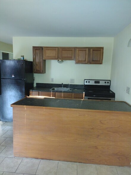 Building Photo - 115 Bart St