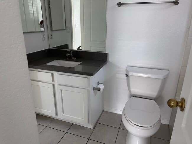 Building Photo - COMING SOON! 3 bed 3 bath Town house with ...