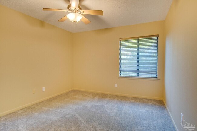Building Photo - 18 Hillbrook Way