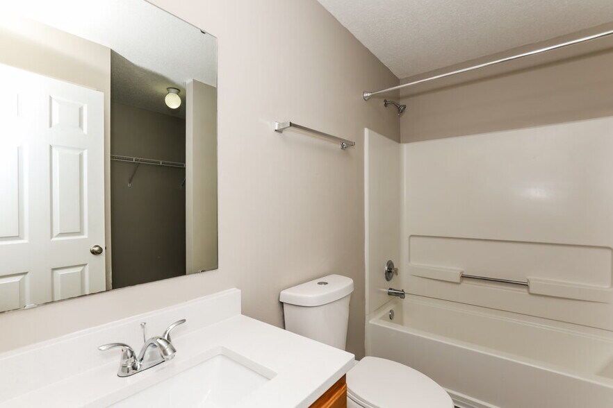 Building Photo - 687 Hickory Pine Dr