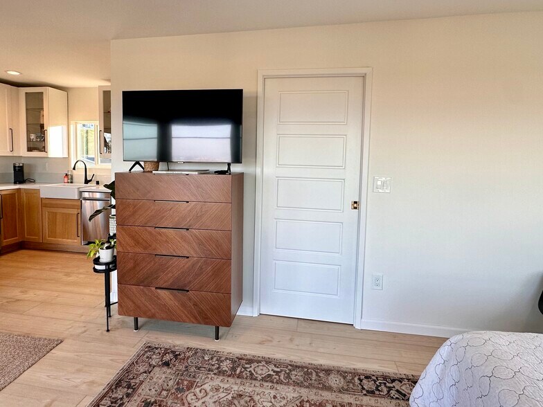 Privacy door - 236 N Goodhope Ave
