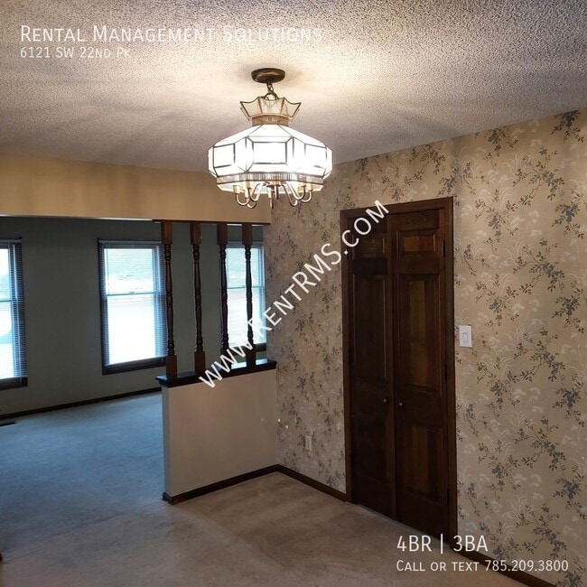 Building Photo - 6121 SW 22nd Park