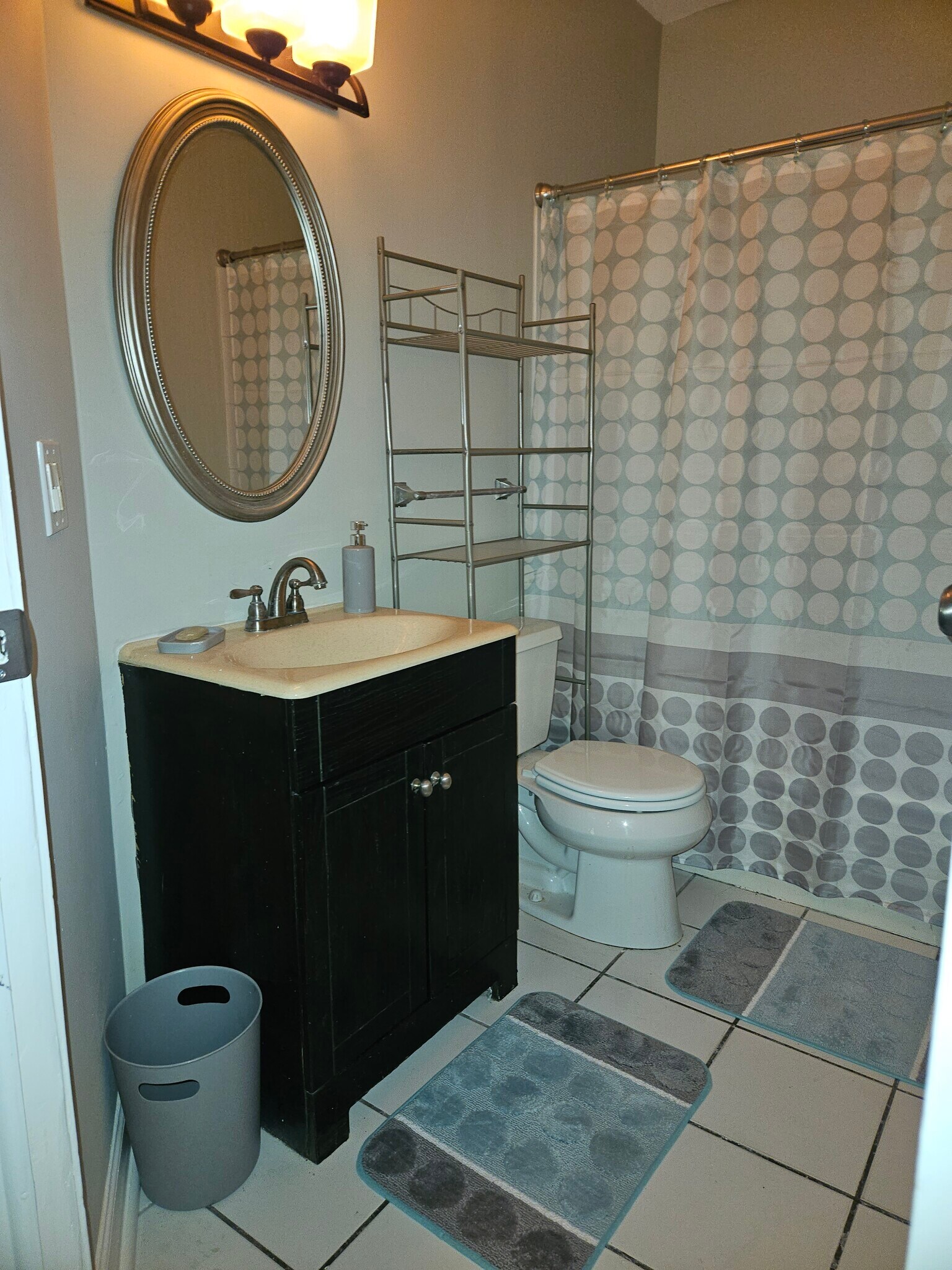 Building Photo - 6040 N Avondale Ave